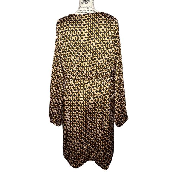 Mink Pink LARGE Gold Patterned Front Bunch Snap V Neck Valentina Mini Dress - Picture 5 of 15